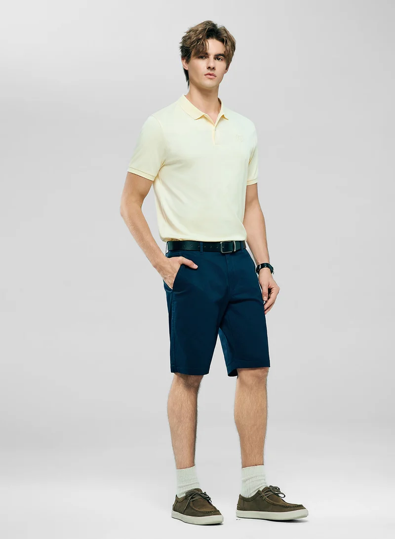 جيوردانو Men’s Slim Twill Bermuda Shorts with Stretch Waist